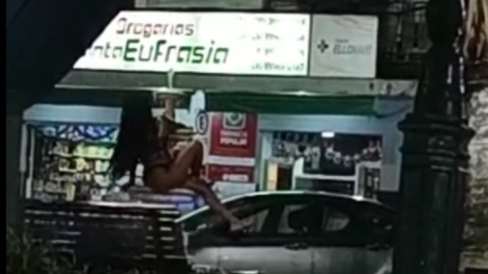 Mulher Viraliza Tomando Banho De Lingerie Em Chafariz De Mimoso Do Sul