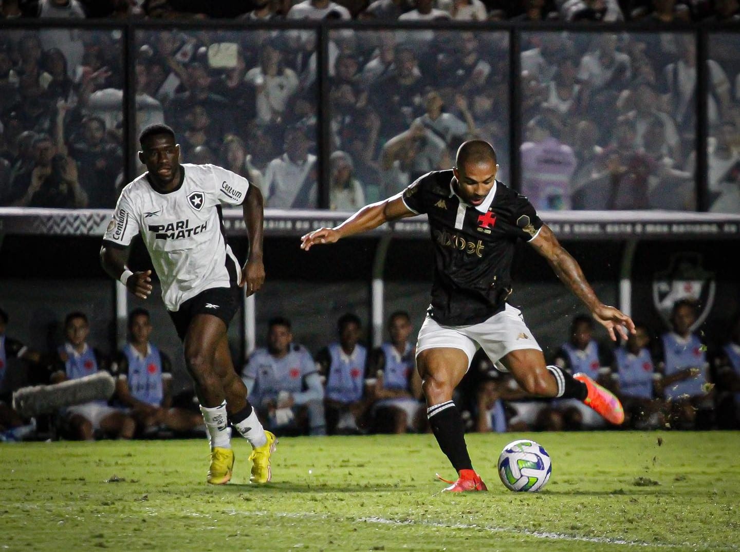 Botafogo perde 3ª seguida tem título ameaçado e Vasco sai do Z 4