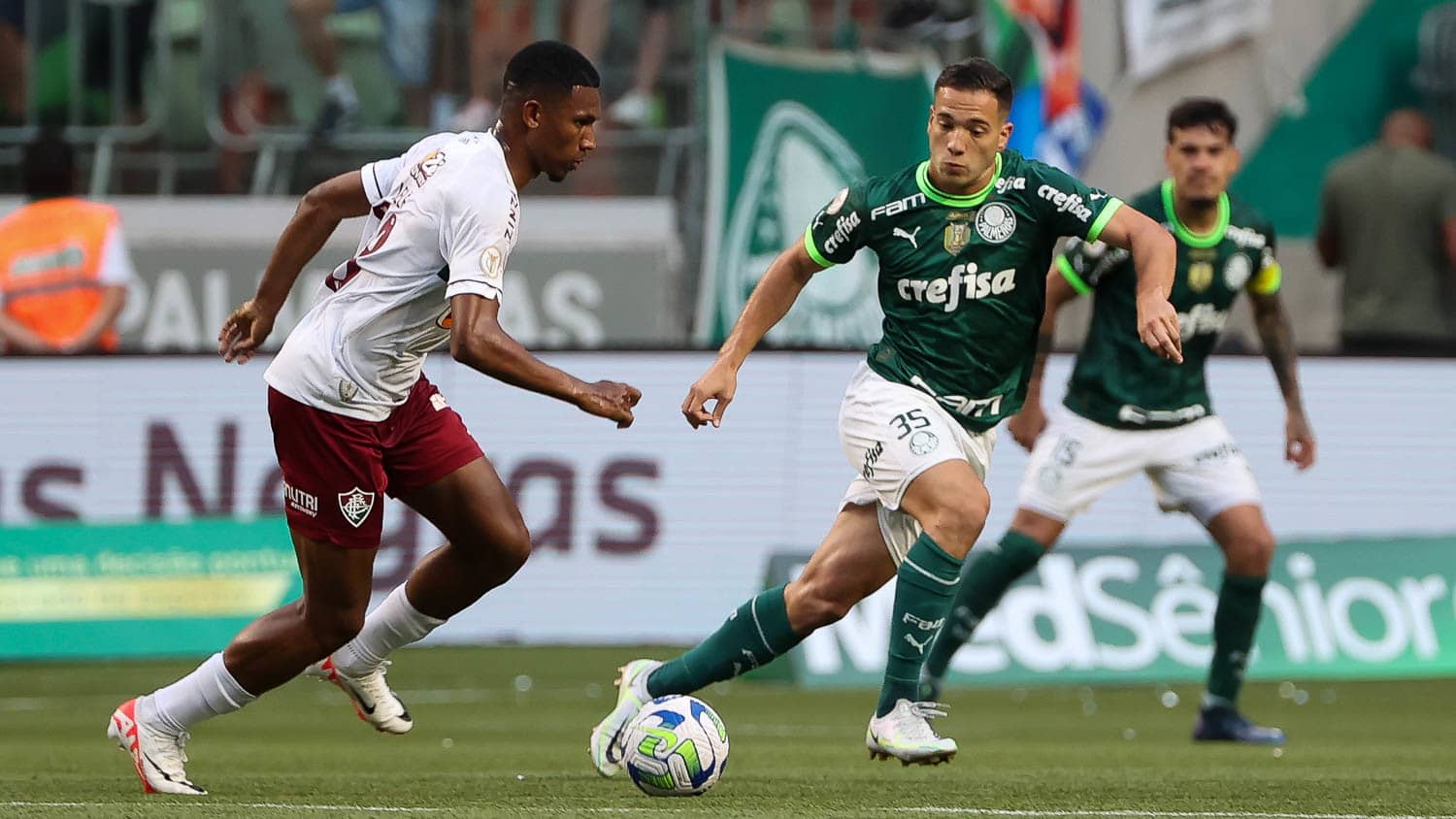 Palmeiras bate o Fluminense e fica muito perto do título brasileiro na