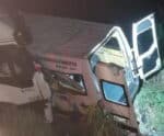 Acidente com van que levava pacientes e caminhão deixa 12 mortos