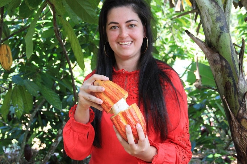 Andressa Tregnago é produtora de cacau em Santa Teresa. (*Fotos: Cláudio Costa/Divulgação Seag) Andressa Tregnago é produtora de cacau em Santa Teresa. (*Fotos: Cláudio Costa/Divulgação Seag)