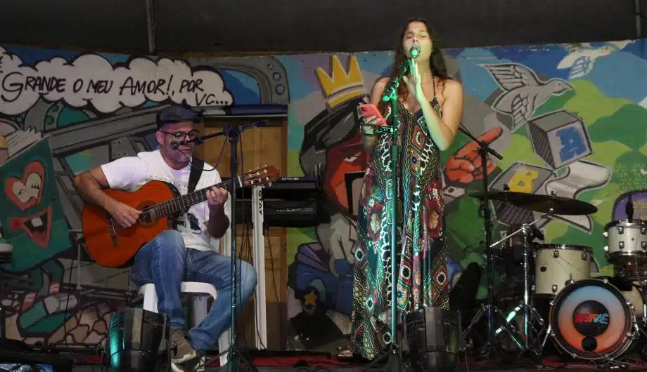 Cantoras homenageiam Roberto Carlos em show