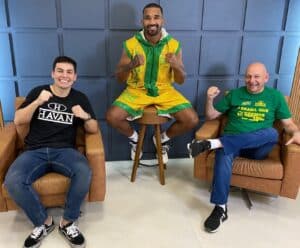 De olho na disputa do cinturão, Esquiva Falcão visita patrocinadores no Brasil Esquiva Falcão