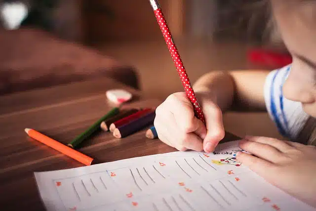 Estudantes Governo suspende ensino médio