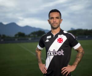 Vasco acerta a contratação do meia Gabriel Carabajal Gabriel Carabajal com a camisa do Vasco