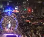 Chuva, fé e perseverança na romaria dos homens na  Festa da Penha
