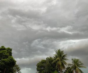 Domingo (2) será chuvoso em algumas regiões capixabas. Confira! tempo, chuva, previsão Quatro alertas no ES
