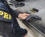 Com passagem por homicídio e tráfico de drogas, PRF prende homem com arma na BR 101