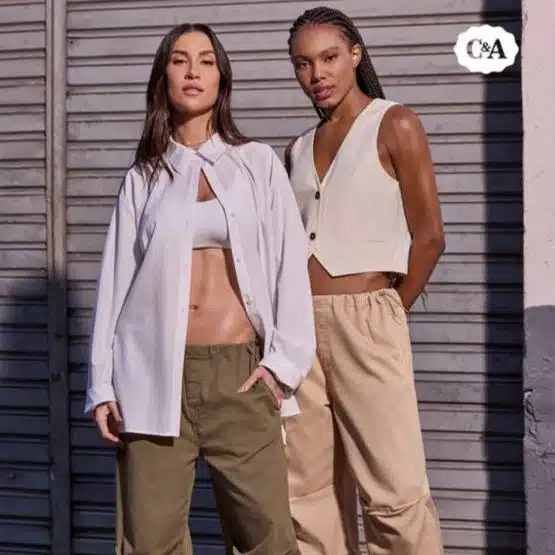 modelo Lays Tavares posa ao lado de modelos e ao lado de Boca Rosa