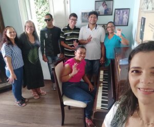 Ceeja de Cachoeiro participa da comemoração de 82 anos de Roberto Carlos Alunos do Ceeja Cachoeiro