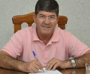 Foto mostra o prefeito de Guaçuí Marcos Jauhar que enviou projeto que aumenta a taxa de lixo no município