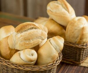 Padarias e confeitarias do Espírito Santo passam a ter benefício fiscal Pães franceses dentro de cestos