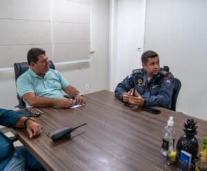 Prefeito de Marataízes debate com a Polícia Militar sobre a segurança do município Prefeitura de Marataízes