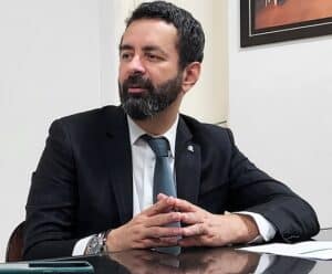 Foto do presidente do TCE-ES Rodrigo Chamoun durante entrevista ao portal Aqui Notícias