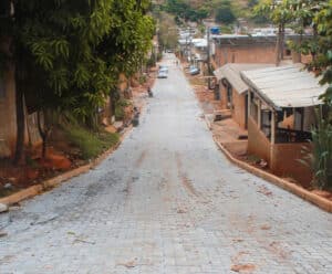 Prefeitura conclui pavimentação em mais duas ruas de Cachoeiro rua calçada