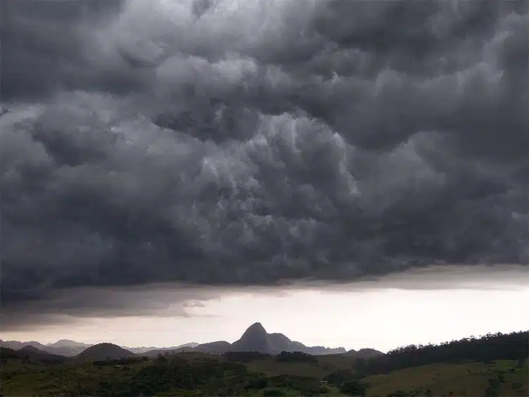 Nuvens carregadas em Cachoeiro