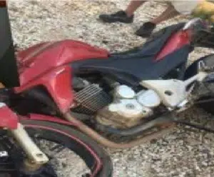 Colisão frontal entre motos deixa dois mortos e um ferido em Duas Barras