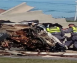 Criança morre em acidente após carro com sete passageiros capotar em Cachoeiro