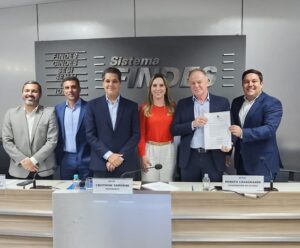 Governo lança Projeto ES + Competitivo e firma parceria com a Findes Projeto ES + Competitivo