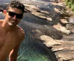 Corpo de Jonas Amaral é recebido com salva de palmas em Espera Feliz; veja vídeo
