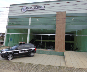 PM prende três suspeitos por tráfico de drogas em Venda Nova delegacia