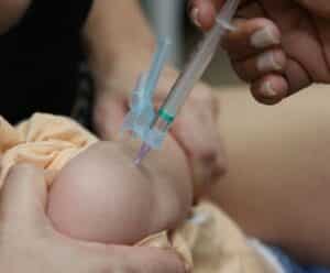 1,6 milhão de crianças no Brasil não receberam vacina DTP, alerta Unicef vacinação
