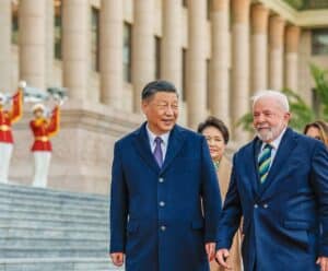 Lula e Xi Jinping assinam 15 acordos de parceria em Pequim Lula e Xi Jinping