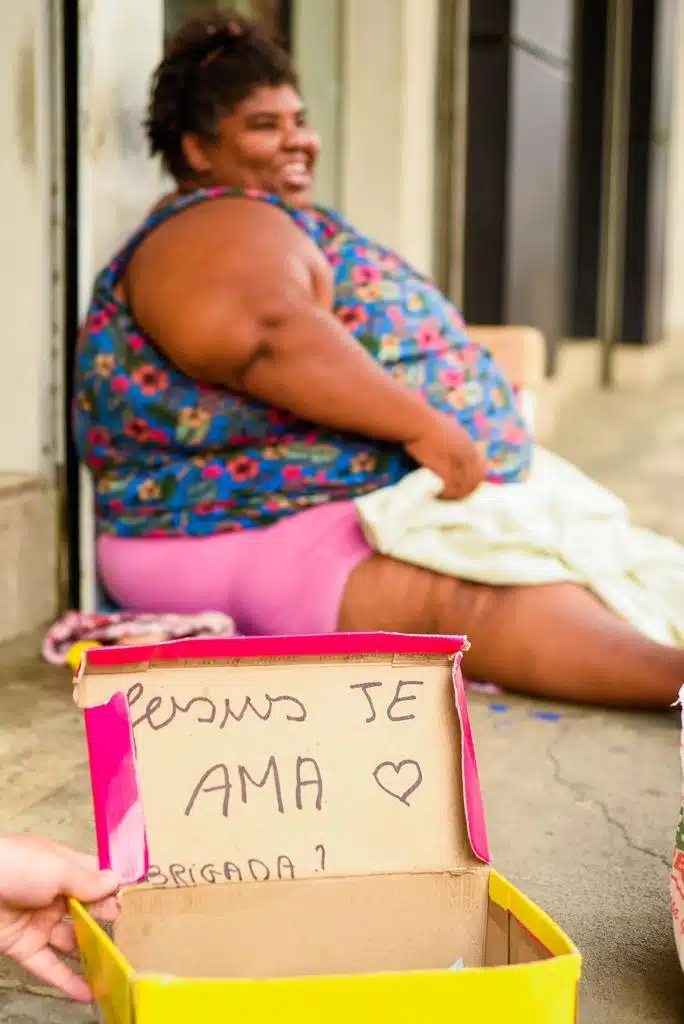 Após ensaio fotográfico na rua, vaquinha tenta arrecadar valor para pedinte comprar casa em Cachoeiro. Conheça a história de ‘xuxu’