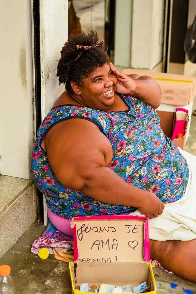 Após ensaio fotográfico na rua, vaquinha tenta arrecadar valor para pedinte comprar casa em Cachoeiro. Conheça a história de ‘xuxu’