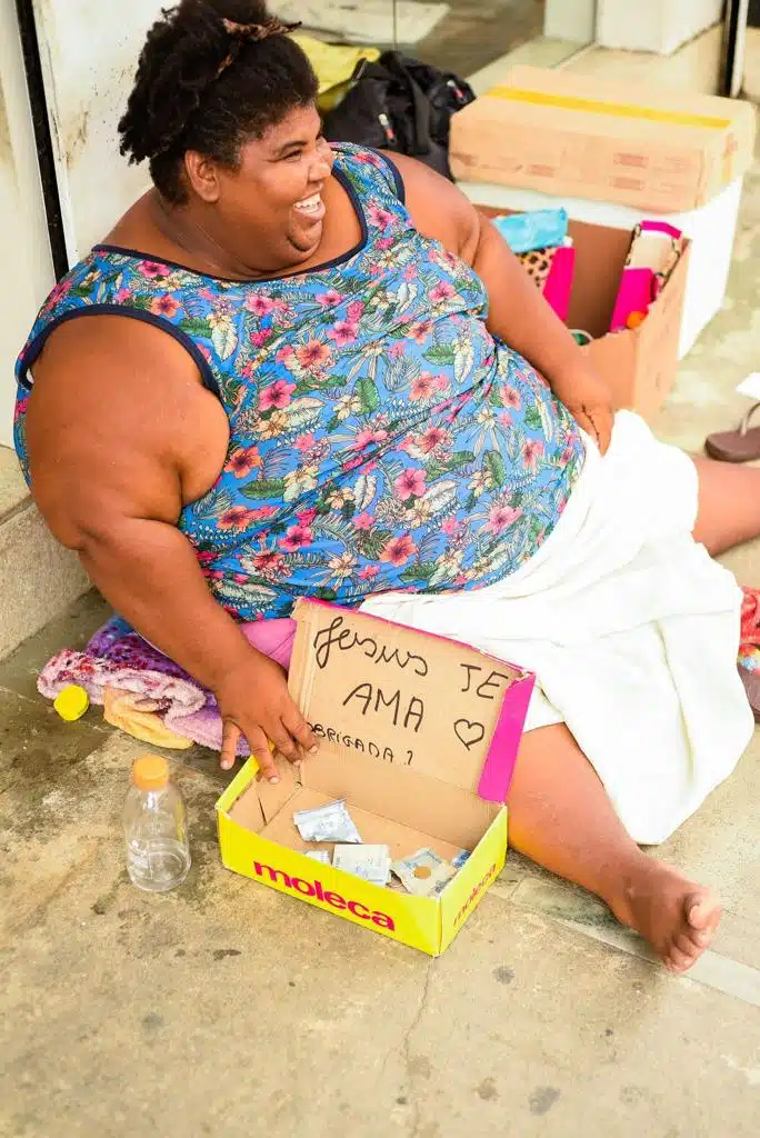 Após ensaio fotográfico na rua, vaquinha tenta arrecadar valor para pedinte comprar casa em Cachoeiro. Conheça a história de ‘xuxu’