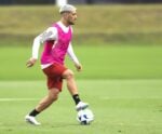 Arrascaeta treina e deve reforçar o Fla no jogo com o Fluminense na Copa do Brasil