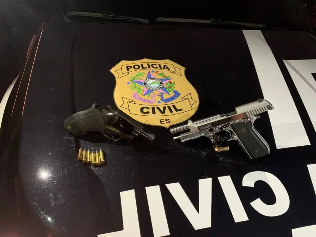 Ocupantes de BMW são presos com armas em Presidente Kennedy