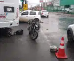 Motociclistas ficam feridos em acidente com ônibus na BR 101