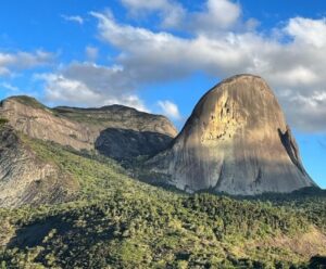 Descobrindo o Espírito Santo: o que fazer em Pedra Azul em dois dias? Vista de Pedra Azul, principal atrativo do distrito de Domingos Martins
