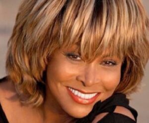Herança de Tina Turner é avaliada em cerca de US$ 300 milhões, diz nora Tina Turner