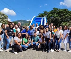 Voluntários fazem ação social no bairro Tijuca, em Cachoeiro