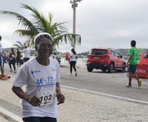 Vovó movida por abóbora, jiló e angu usa corrida de rua para driblar depressão aos 96 anos Vovó corredora de Cachoeiro