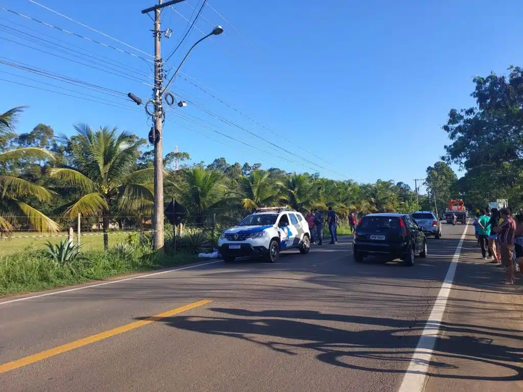 Mulher morre ao ter moto atingida por carro em Anchieta