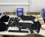 Após tiroteios, PC apreende submetralhadoras no bairro Zumbi