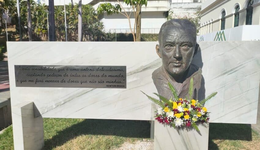 Honraria foi criada em 1939 pelo poeta Newton Braga, como forma de homenagear conterrâneos residentes em outras cidades.
Foto: Márcia Leal/PMCI Honraria foi criada em 1939 pelo poeta Newton Braga, como forma de homenagear conterrâneos residentes em outras cidades.
Foto: Márcia Leal/PMCI