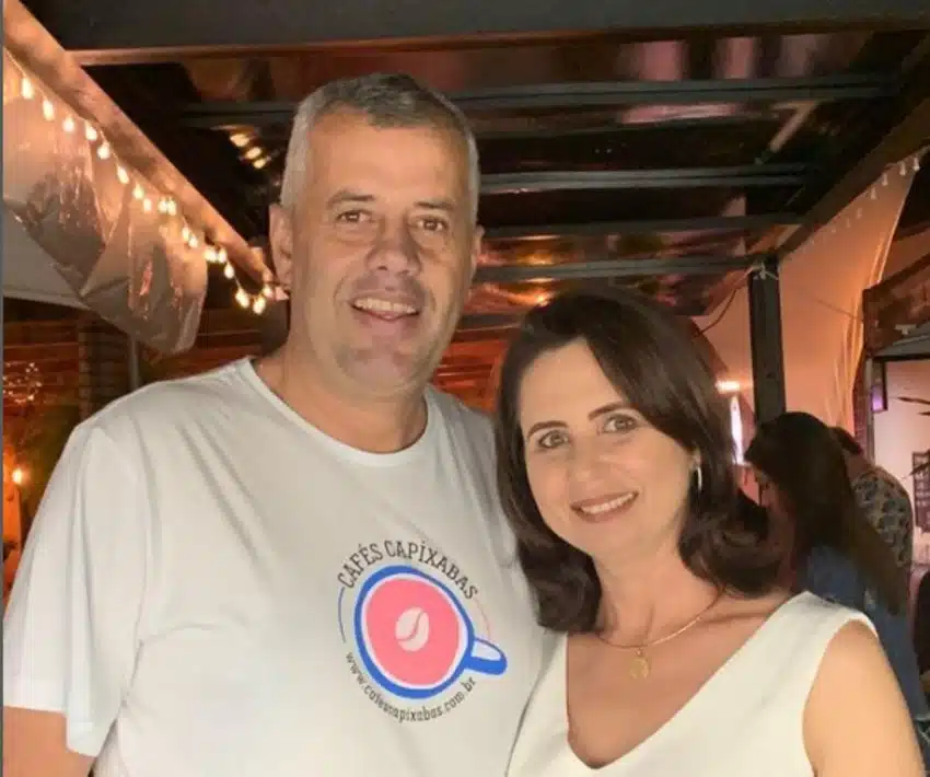 Deputado Evair de Melo ao lado da esposa Lícia Caliman