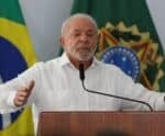 Lula anuncia política de reajuste do salário mínimo e isenção de IR