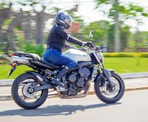 Outubro Rosa: Detran promove curso gratuito de moto para mulheres Detran abre inscrições para curso de pilotagem de moto para mulheres no ES