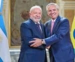 Presidente da Argentina chega ao Itamaraty para cúpula de Lula