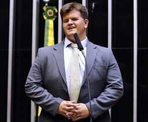 Felipe Rigoni na tribuna da Câmara dos Deputados