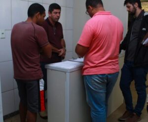 Comerciantes do Shopping Popular vistoriam instalações no Mercado da Pedra vistoria no mercado da pedra