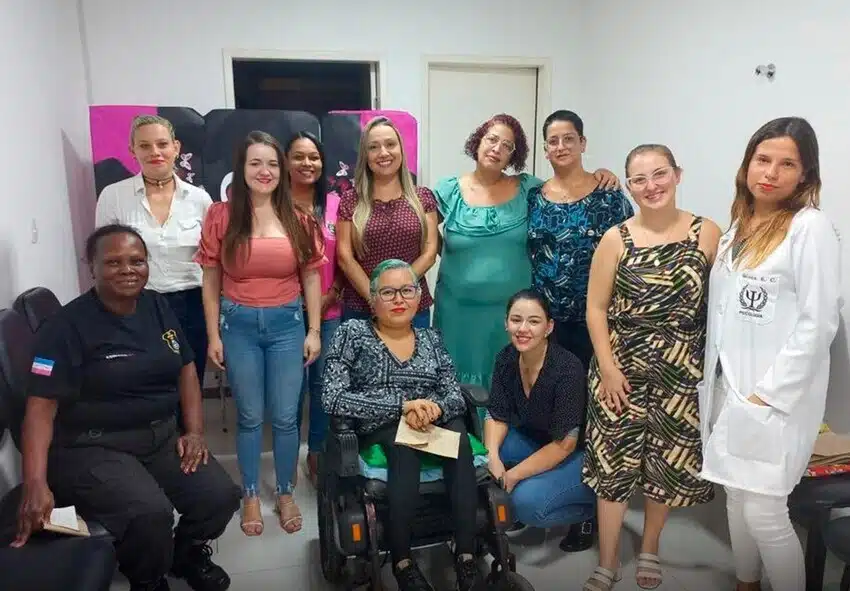 grupo de pessoas reunidas