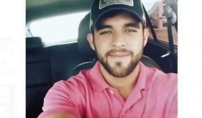 A foto mostra o rosto de Arthur Andrade, motociclista que morreu dias após acidente em Guaçuí