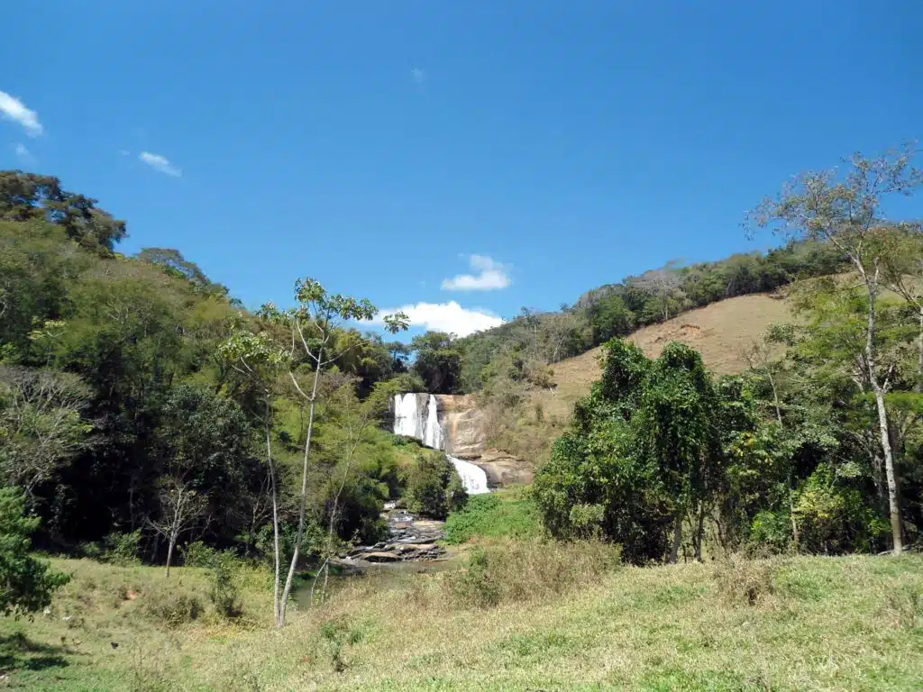 Famosissíma Cachoeira da Fumaça localizada em Conceição do Castelo