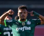 Palmeiras ganha clássico, mas Botafogo sustenta ponta do Brasileiro